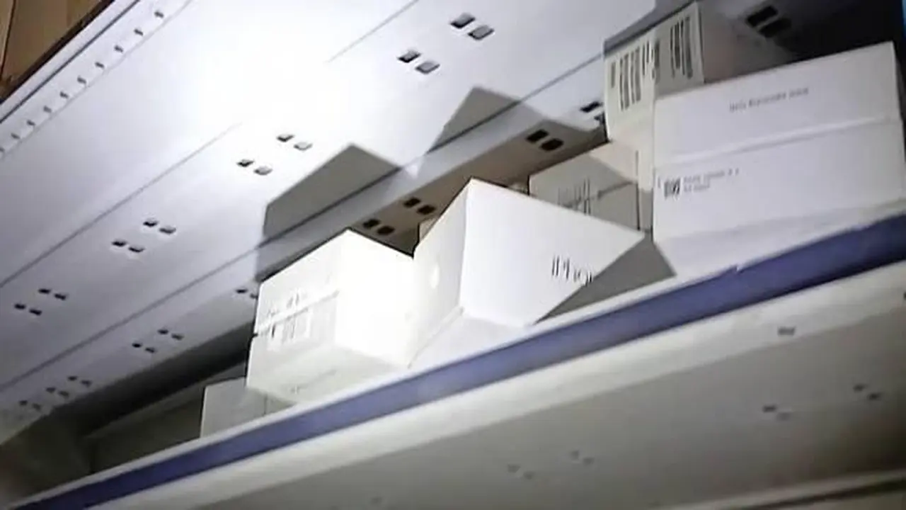 شرطة لندن تضبط 500 هاتف مسروق خلال مداهمة مخزن وسط المدينة